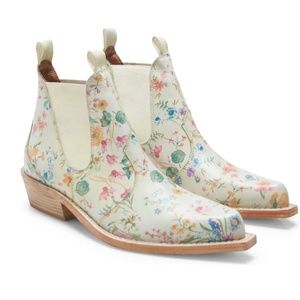 NWOB Free People Beau leather booties on floral print - 41